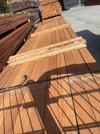 Ca. 120x Guyana Teak Planken Fijnbezaagd, 31x80mm, lengte 520cm